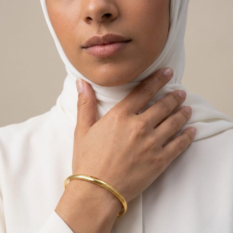 سوار الكوفية على المعصم